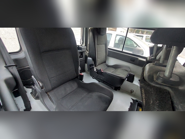 Land Rover Defender 122CV foto 4